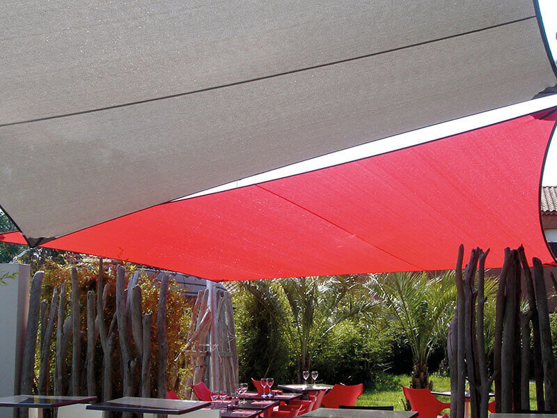 voile ombrage rectangle gris et rouge